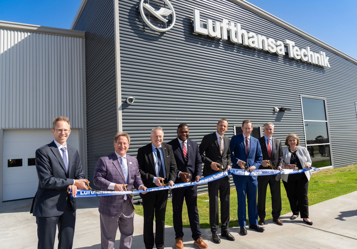 GermanyinUSA's tweet image. ✈️🇩🇪🇺🇸 Germany is investing in America's future! Lufthansa Technik just opened a new 25,000 sq. ft. facility in Tulsa, OK — bringing aviation jobs &amp;amp; innovation to the region. 67% of German firms in the US plan to grow investments by 2026. #Tulsa #Aviation