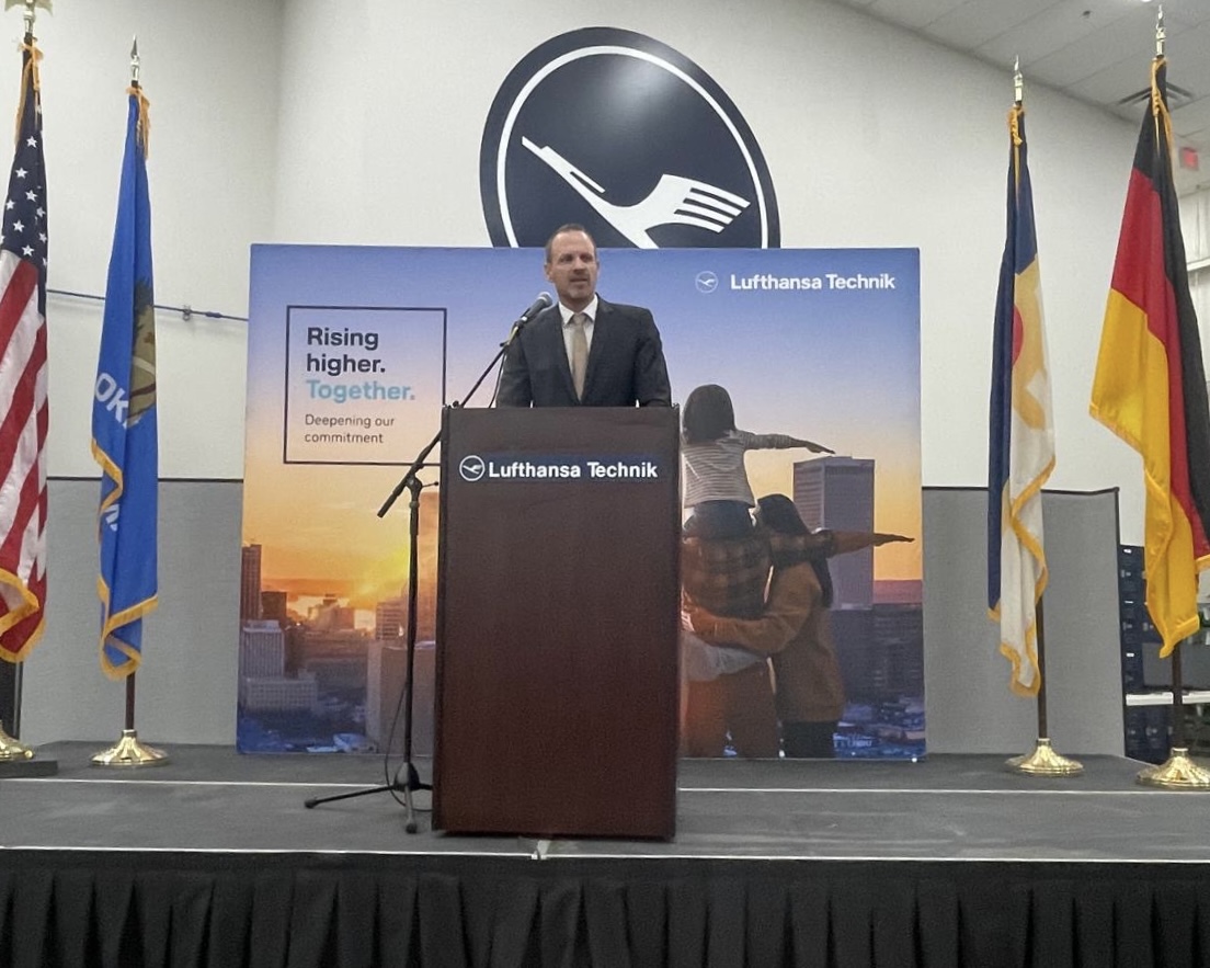 GermanyinUSA's tweet image. ✈️🇩🇪🇺🇸 Germany is investing in America's future! Lufthansa Technik just opened a new 25,000 sq. ft. facility in Tulsa, OK — bringing aviation jobs &amp;amp; innovation to the region. 67% of German firms in the US plan to grow investments by 2026. #Tulsa #Aviation