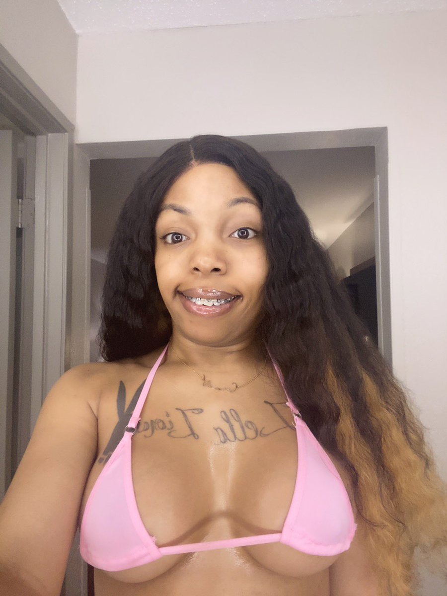 Christinaé (Chrissy) tweet media