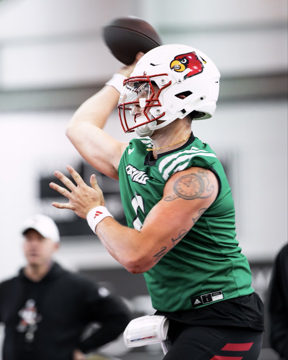 Louisville Football tweet media