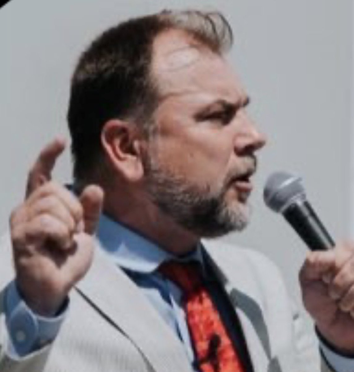 PlandemicMedic's tweet photo. Controlled opposition limited hangout Freemason Pastor Art doing his bit in the scripted divide and conquer managed decline of Canada. No doubt he’s been part of the planning for years, as evidenced by his connection to the #FlynnNetwork. What a treasonous fraud. https://t.co/camajEdnZ2