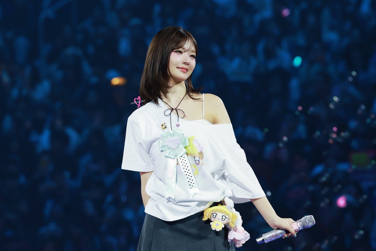 hourly rei tweet media