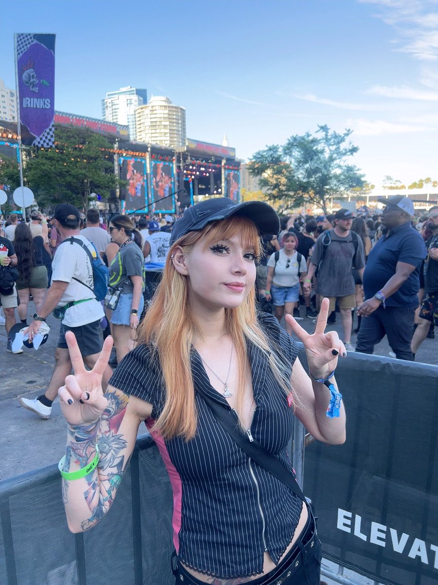 Oxillery tweet media