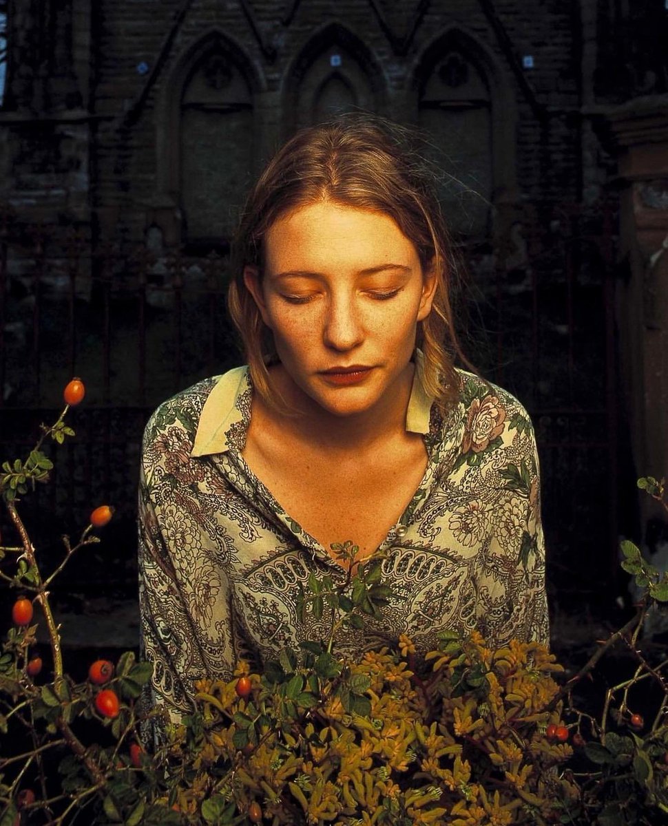 remnantsofpast's tweet photo. Cate Blanchett, 1994

Photos by Robin Sellick https://t.co/1a1xlrlCpB