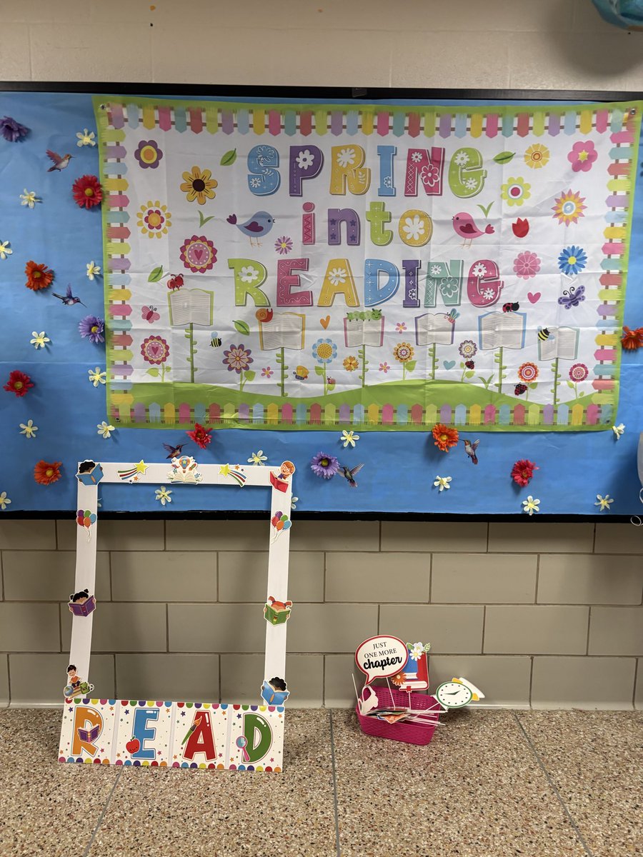 TeachLibTech's tweet photo. Now that the week has slowed down, we can rewind! What a time we had at our Family Literacy Night this week with stations for families to engage in phonemic awareness, phonics, vocabulary, comprehension, fluency, and/or writing w/ take home activities. @CLETS_SDT @Church_Lane_ES https://t.co/mqUufnMAPu