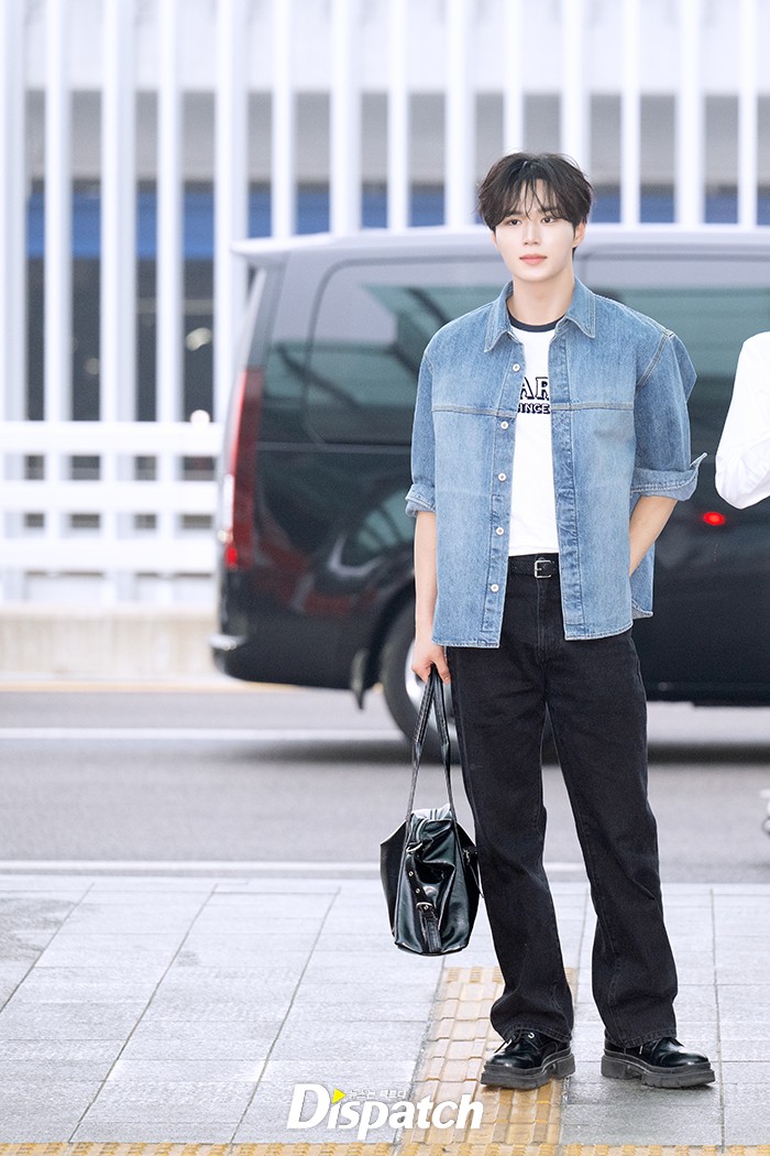 메리 tweet media