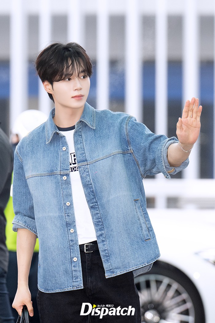 메리 tweet media