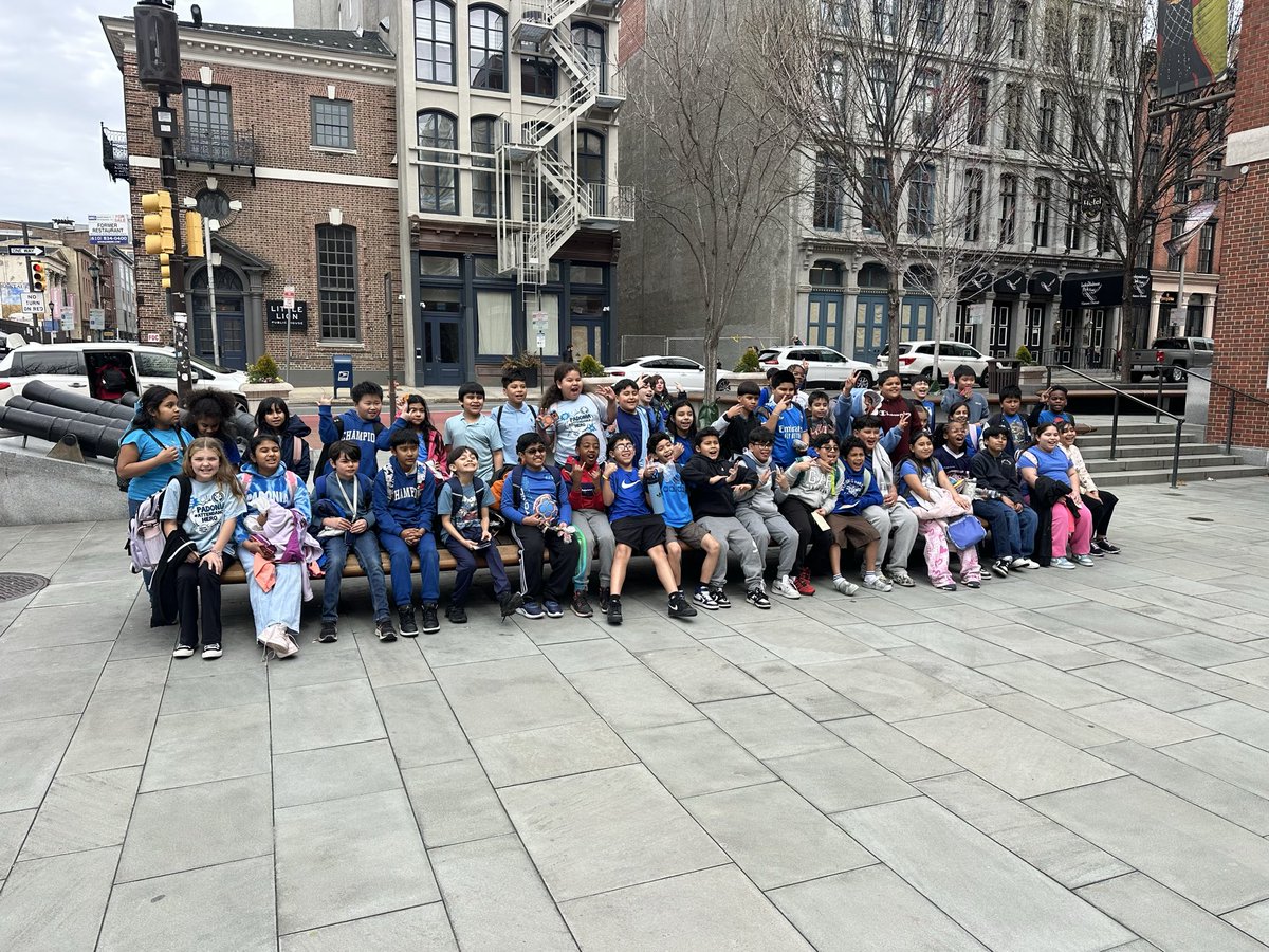 PadoniaPride's tweet image. 4th grade is taking on Philly 🇺🇸
Live from the Museum of the American Revolution…history coming to LIFE 🔥

#FieldTripFun #Philly #PadoniaProud