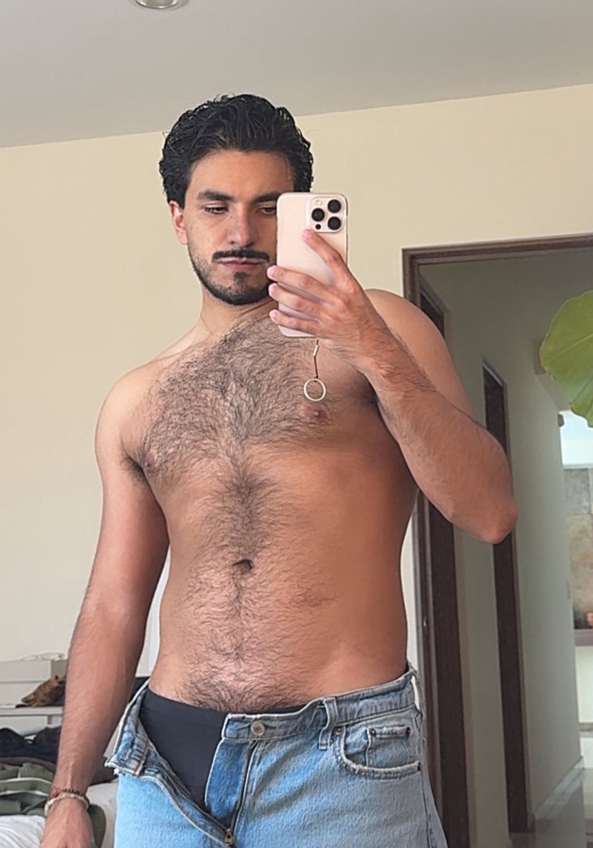 NudeCroft tweet media