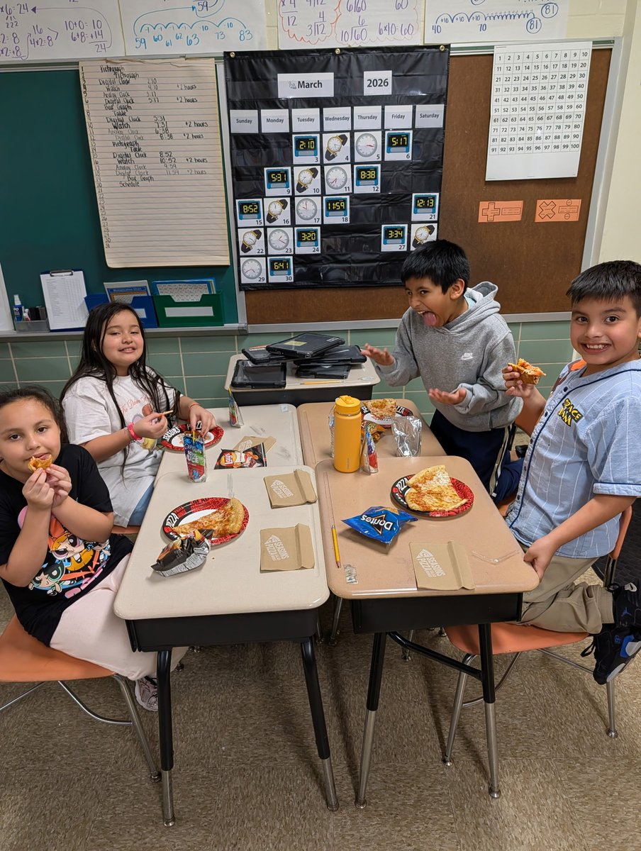 PadoniaPride's tweet photo. 3rd grade = 10,000 reading minutes on Amira!
Reward = 🍕 + Bingo FUN thanks to St. Joseph’s Parish 🎉

Hard work pays off!! 💪 #PadoniaProud https://t.co/t4NcNUt5uJ