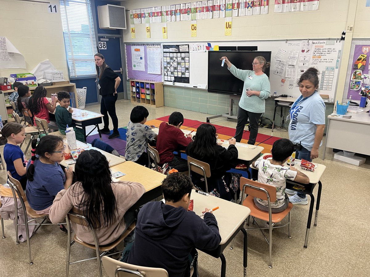 PadoniaPride's tweet photo. 3rd grade = 10,000 reading minutes on Amira!
Reward = 🍕 + Bingo FUN thanks to St. Joseph’s Parish 🎉

Hard work pays off!! 💪 #PadoniaProud https://t.co/t4NcNUt5uJ