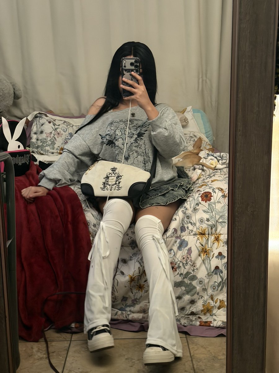 Like my outfit?😵‍💫🩷