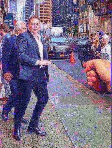 SumtinStrange tweet media