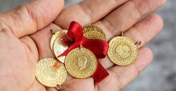 bahucam's tweet photo. Kuyumcularda gram altın yok çeyrek altın satış 10 bin satış 13 bin, cumhuriyet alış 43 bin satış 50 bin şaka gibi ülkeyiz acilen yüce  devletimizin kuyumculara yönelik bu yasal dolandırıcılığa dur demesi lazım acil... 

#altın #kuyumcu #dolandırıcılık https://t.co/okoNgZJWLX