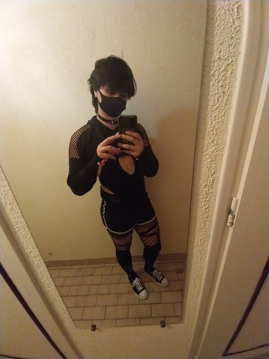 Antheme_'s tweet photo. First outing femboy outfit 🖤

#femboy https://t.co/HSnHTdnm1c