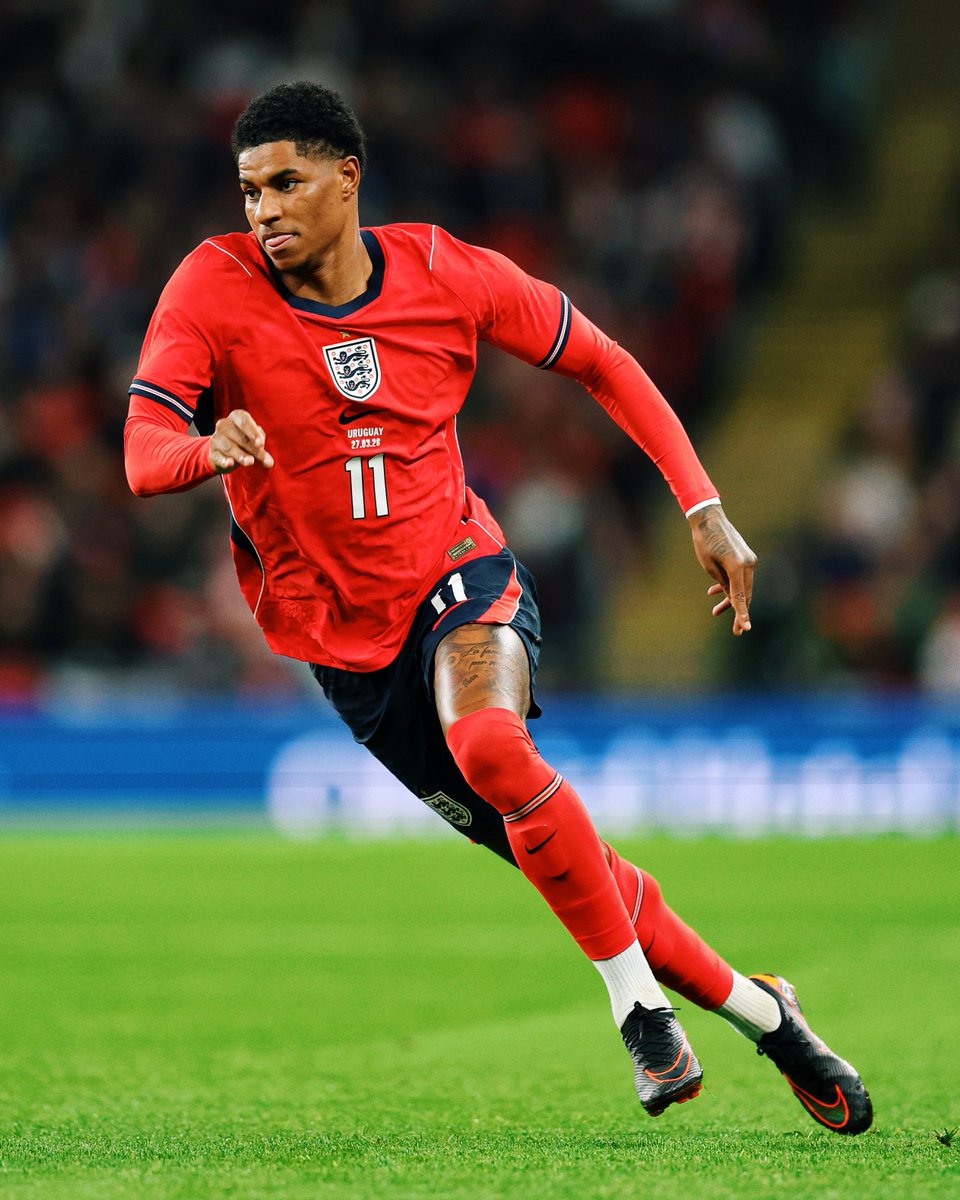 vsrsus's tweet photo. England debut their World Cup away kit. https://t.co/4uAmELXfVz