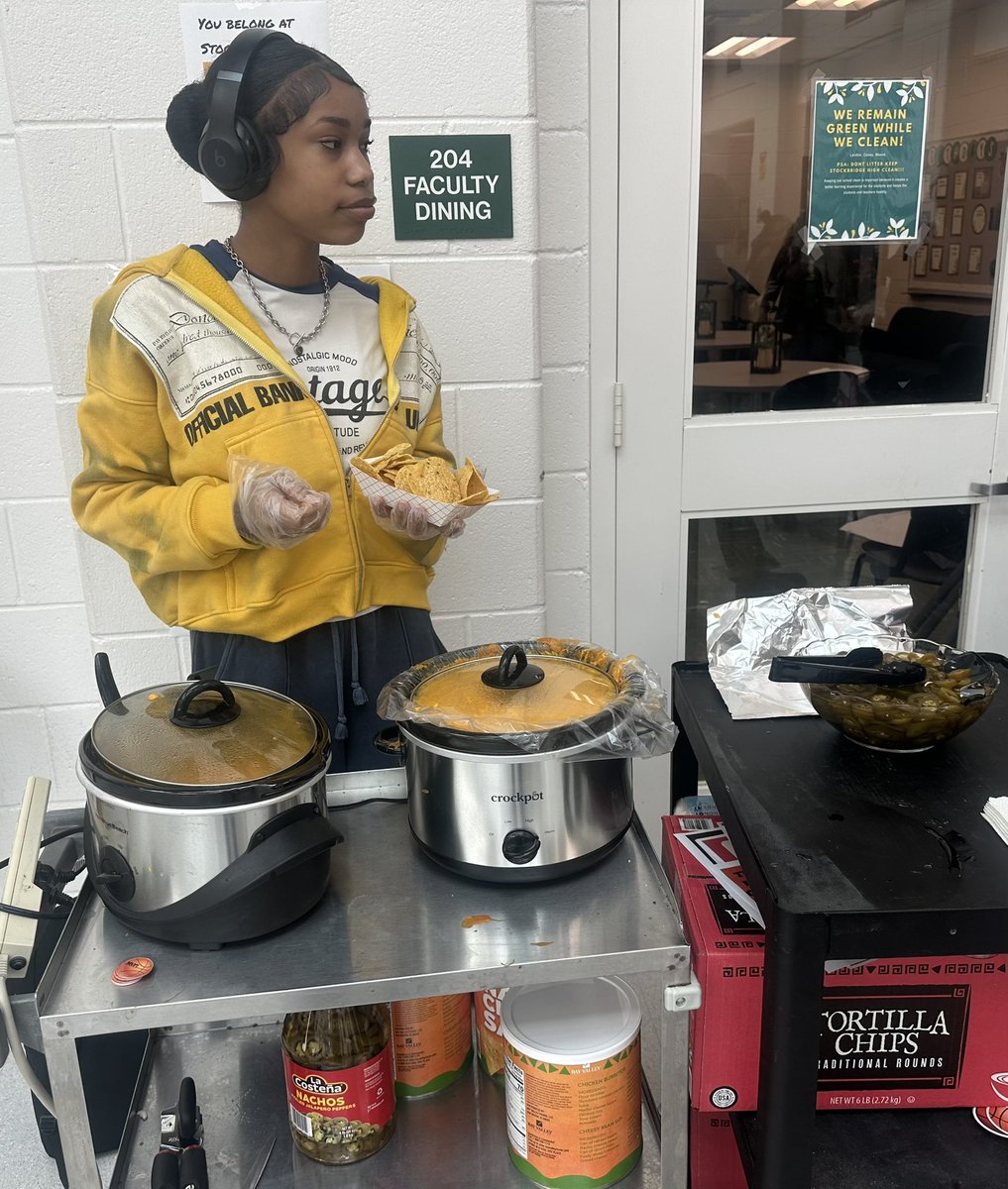 MsSummerTaylor's tweet photo. @SHS_HCS Entrepreneurship students analyzed past PBIS sales data and found nachos had the highest profit margin. After polling peers and researching price elasticity of demand, they launched a new product. Result? Our highest sales this semester🔥#CTAE
@DrBEducates 
@TheMTSSLady https://t.co/3TwEPiRDsF