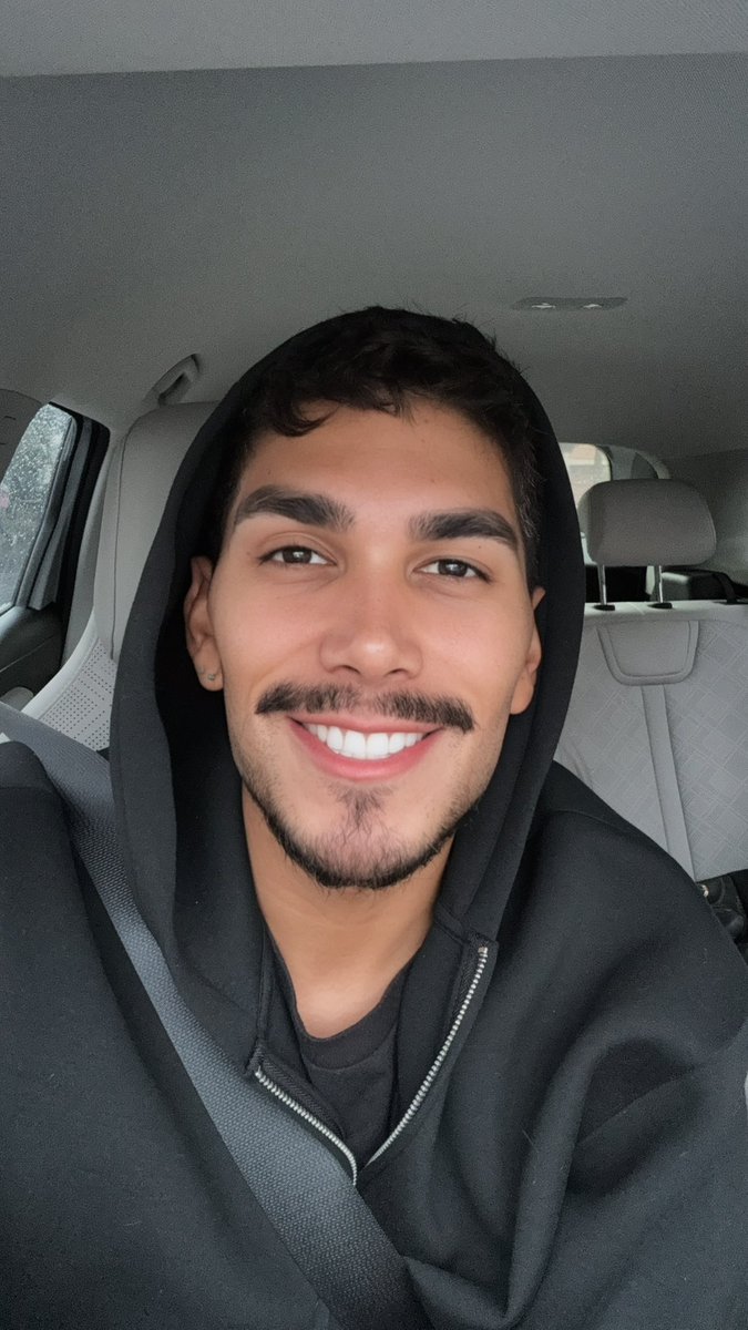 JeffCaicedo's tweet photo. ¿Me pueden poder esta foto en la cédula por favor?  Tardes caleñas 😅 https://t.co/SgNCoW3Uu3