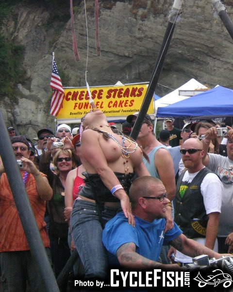 CycleFishEvents's tweet photo. Let's kick-off the weekend with a good old Weenie Bite Contest!!! https://t.co/LnWgOlNJEn
#weeniebite #bikergirl #toplessinpublic #titsout https://t.co/K1C9s5JpG4