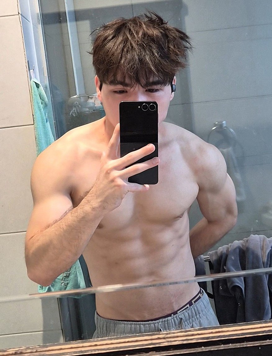 broteinpancakes's tweet photo. Waking up at 3 pm again... https://t.co/ssaZcjxQdQ