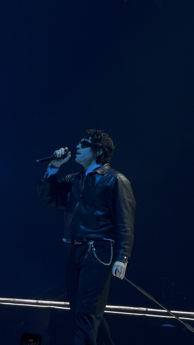 *ashton*~.•’ MET 5SOS tweet media