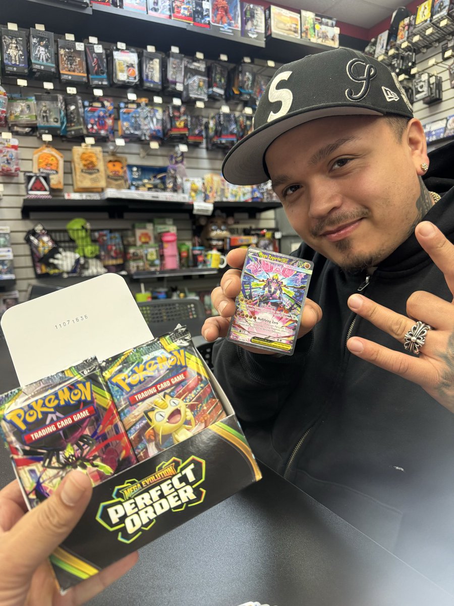 BXTCOINPXPI's tweet photo. Ripping some perfect order with the homie and he just pulled a chase, LFG!!! Submitting this one for grading https://t.co/ONhYyMLjaT
