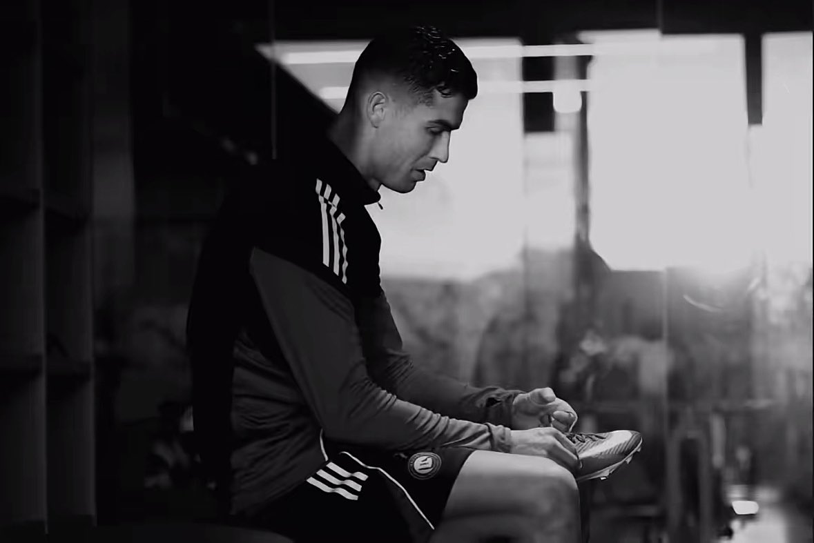 iEccentric tweet media