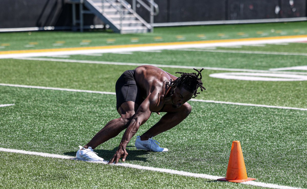 ULM_FB's tweet photo. Scouts watching, Warhawks working 👀💪

Pro Day in Monroe. 

#TakeFlight https://t.co/nvNZ9cNmtR