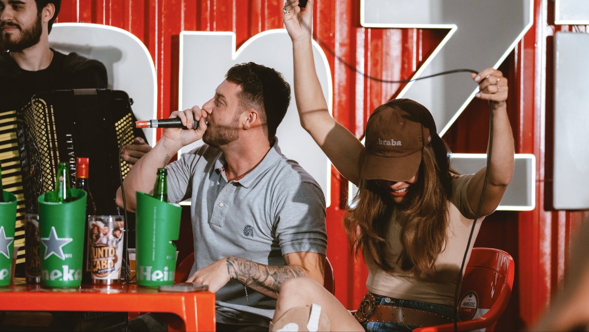 brunoedenner's tweet photo. Invadimos o bar do Natanzin em Goiânia pra curtir com vocês a nossa nova música SAVEIRO REBAIXADA 🔥 foi show demais! https://t.co/HQET8eC2nU