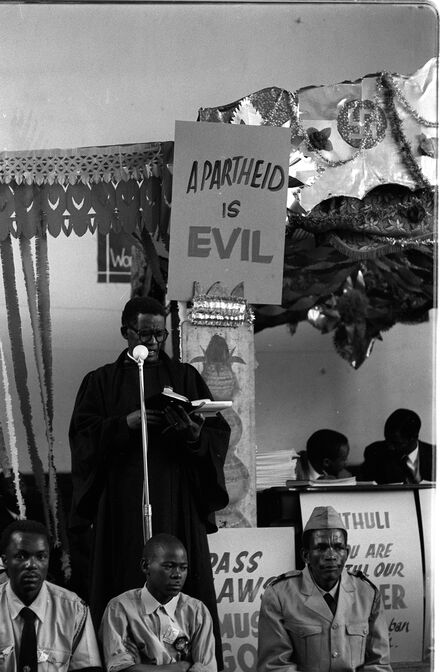 HistorySAZAR's tweet photo. Apartheid is Evil, 1959. Photo Credit: Alf Kumalo, Drum Social Histories https://t.co/qWIKveiqjY