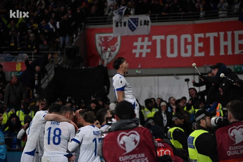 Coluna Vermelha tweet media