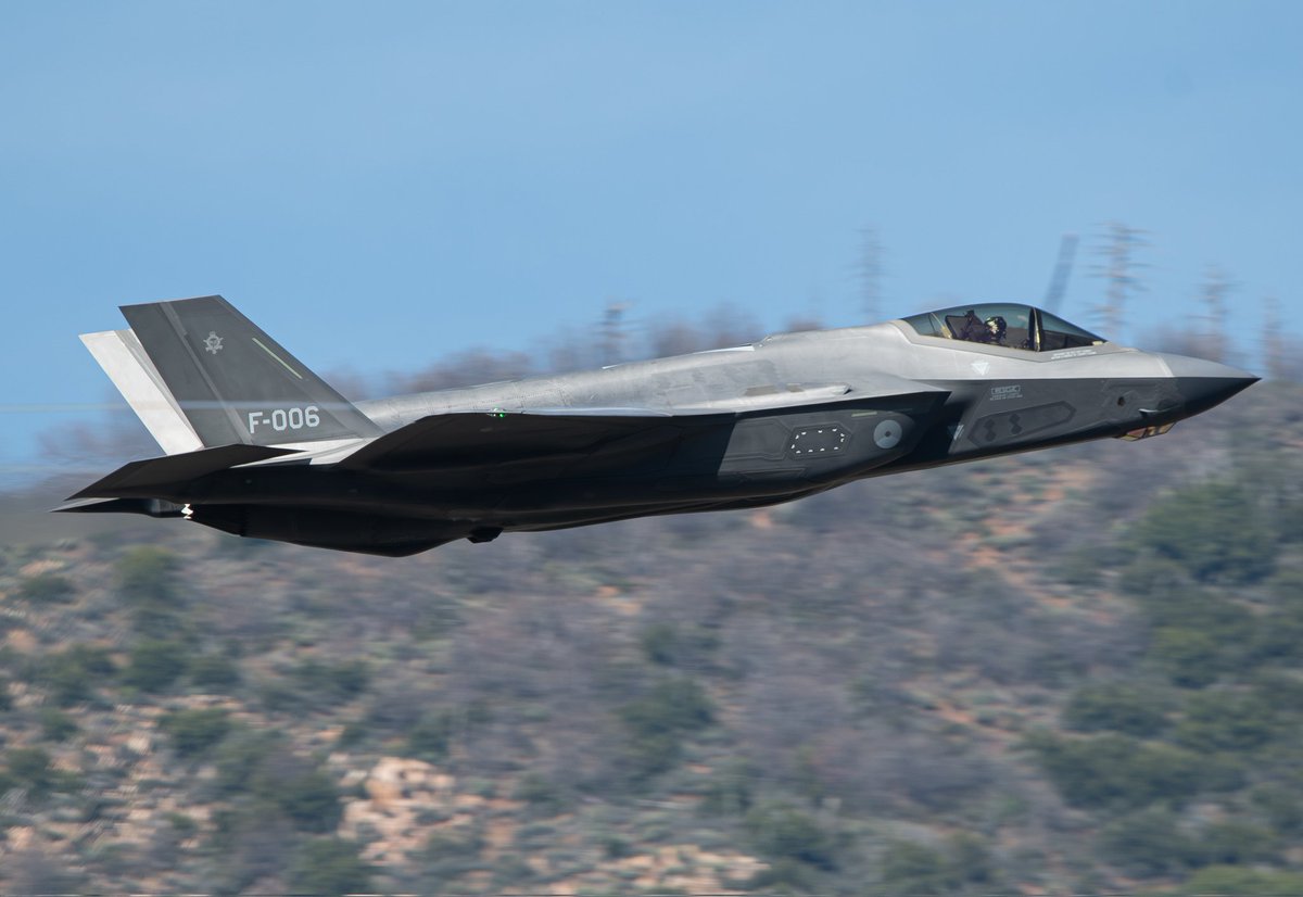 619_Aviation's tweet image. GREEN01 x4 F-35As from Luke AFB cruising down low on the Sidewinder a few days back.
#f35 #lukeafb #usaf #swll