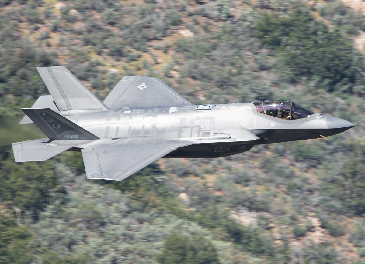 619_Aviation's tweet image. GREEN01 x4 F-35As from Luke AFB cruising down low on the Sidewinder a few days back.
#f35 #lukeafb #usaf #swll
