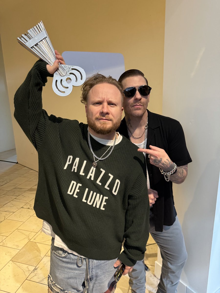 SHINEDOWN tweet media
