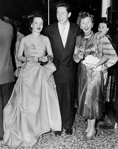 stanwyckarchive's tweet photo. Barbara with Joan Evans and Farley Granger, c. early 1950s

Stanwyck and Granger had a one-night stand in the 1950s. “We went in for a nightcap, and I ended up spending the night,” Granger recounted. “We enjoyed each other’s company to the fullest. https://t.co/lEuDoFrvOB