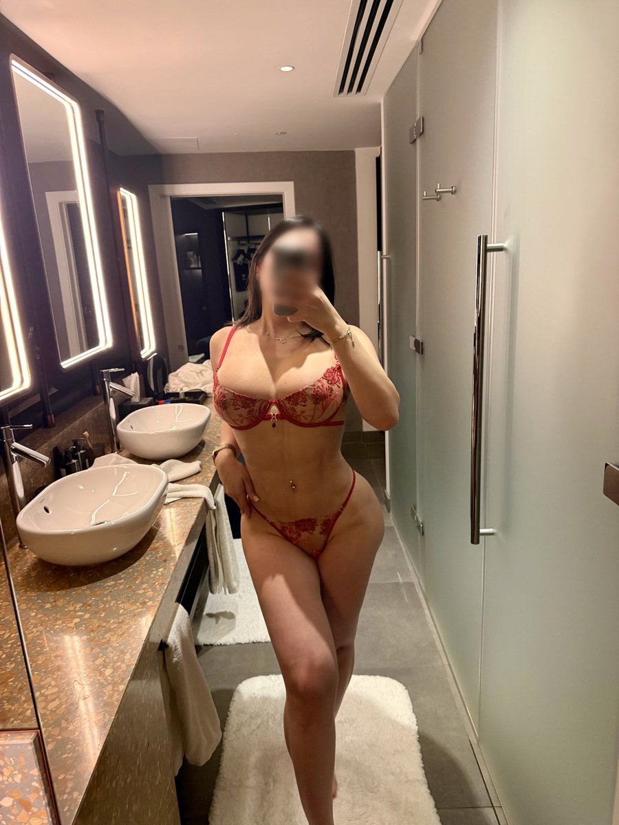 Elena Foxx tweet media