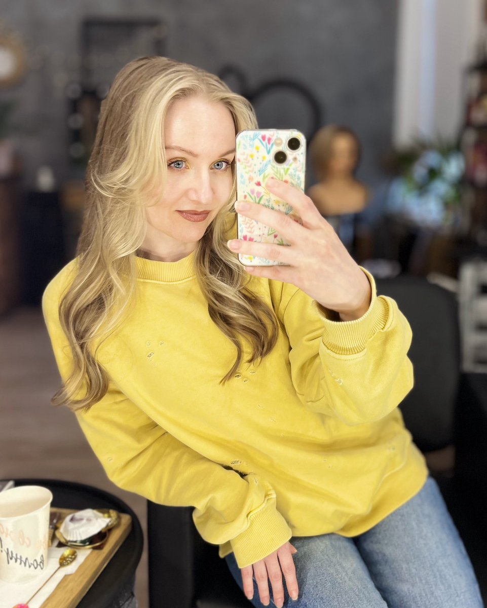 безумная с незабудкой tweet media