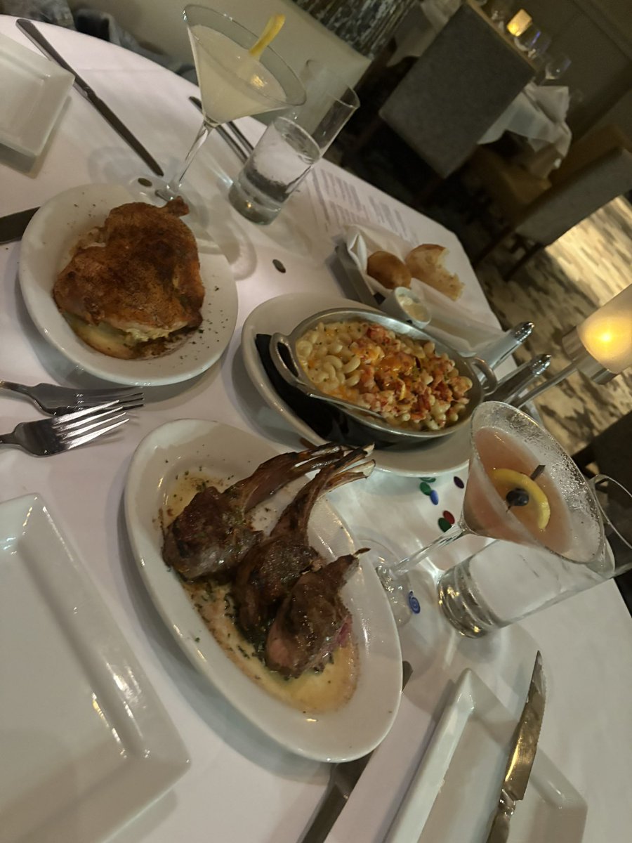 taeku97's tweet photo. Dinner w Ana https://t.co/uo6vUjUkaw