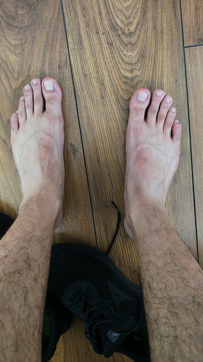 Jrob feet tweet media
