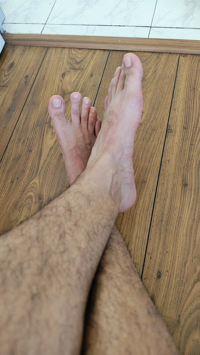 Jrob feet tweet media