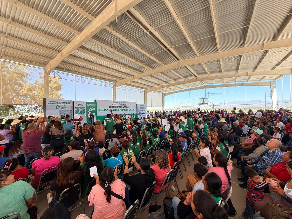 manolojim's tweet photo. En #Viesca en el arranque de diversas Obras Sociales a Pasos de Gigante. #CoahuilaPaDelante #APasosDeGigante https://t.co/eWZ12jF0HS