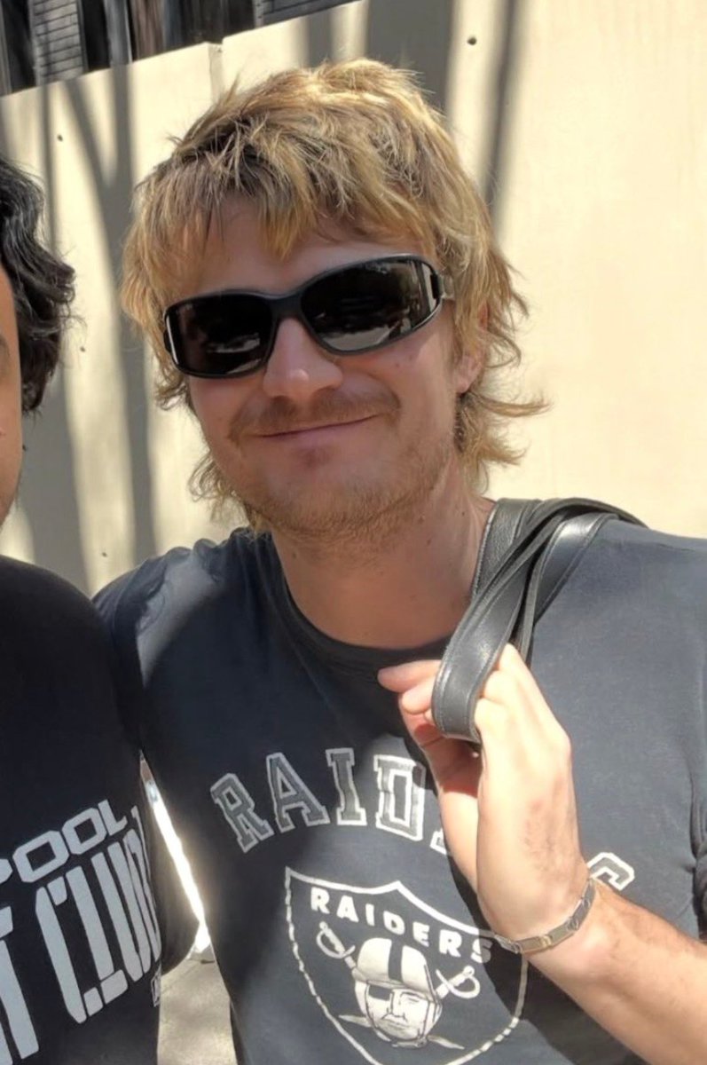 🎧ྀི♪ ellie tweet media