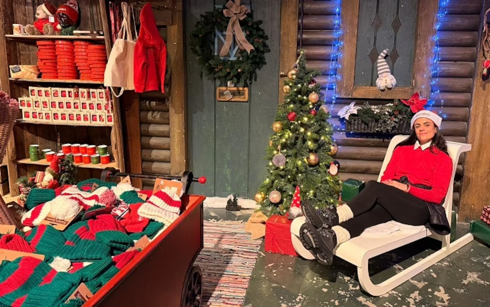 #Ahora en #LaSiestaEsSagrada💤 charlamos con Milagros Pennella, argentina que trabaja como recepcionista en el Santa’s Igloo Arctic Circle de Finlandia.

💻 provinciaradio.com.ar