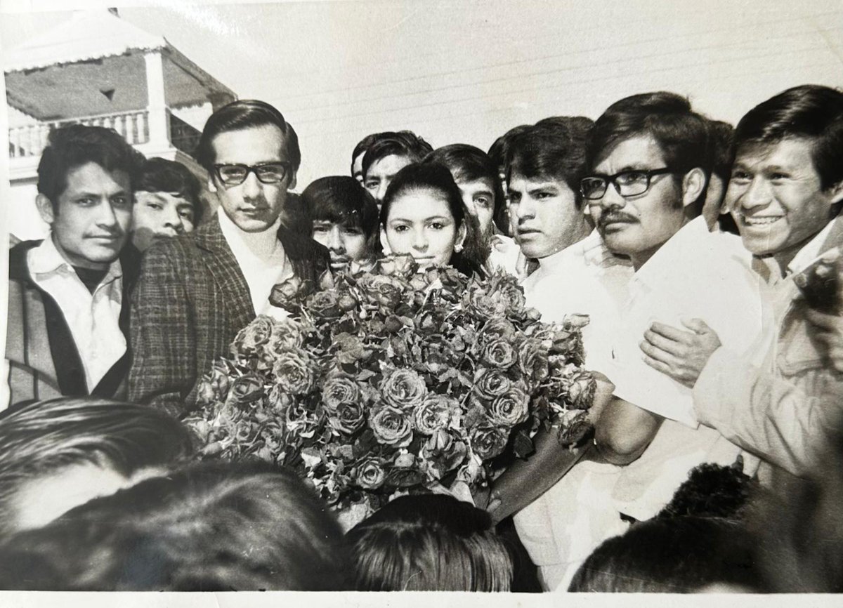 ! LA HISTORIA ES LA HISTORIA ! A la F.E.O. de la UBJO  -1971- y UABJO  -1972- le correspondio presidir los VIERNES DEL LLANO para honrar la inteligencia,  belleza, simpatía y gentil presencia de las MADRINAS. Grandes tiempos y recuerdos universitarios.