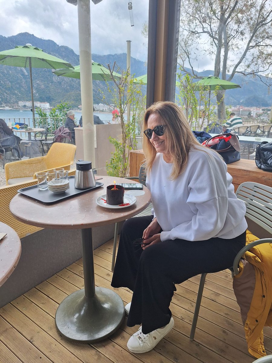 CecilCem's tweet image. "I am in love with this quote; if you overthink the worst, why can't you overthink the best."

Doğumgünü kutlamaları bu yıl erken başladı💜🙏🧿💜

Kalbimizi hep iyi tutalım, her şey vakti gelince yerli yerine oturuyor🧿

#birthday #1stofapril 💜🙏🧿💜