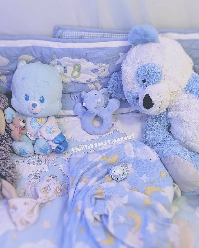 l0v3r_s1c0pt's tweet image. ━━ #Ageregression | #agere | #little | #ageretwt 

𝗛𝗖 | Q!Jn es parte de la regression de edad como un regresor pequeño, teddy es su peluche de confort y Q!Fhsl es su hermano mayor quien lo cuida cada vez que Q!Jn se siente muy abrumado.