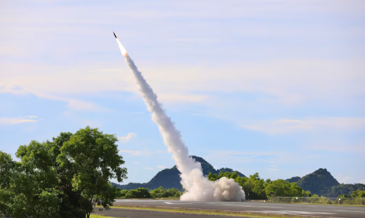 “El Arsenal de la Libertad”: #EstadosUnidos cuadruplica la producción de misiles Precision Strike ow.ly/yhzc50YzTeb