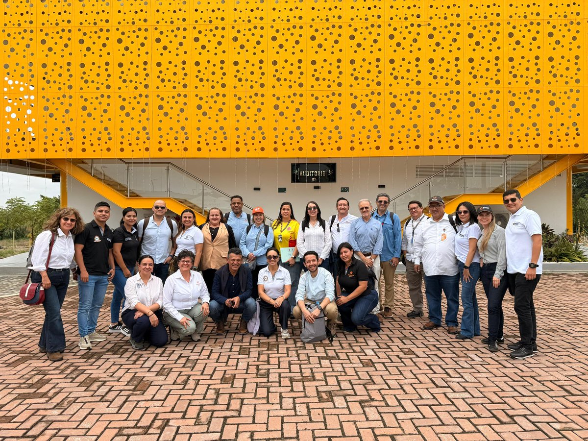 MinTransporteCo's tweet photo. @InviasOficial @ANI_Colombia @AerocivilCol @UPIT_Col @Supertransporte @ansvcol @MincienciasCo El #PATIS sigue impulsando una Amazonía mejor conectada, con transporte sostenible e integración de modos 🚛✈️🚤
Un trabajo articulado que acerca oportunidades a los territorios. 🌱🇨🇴 https://t.co/ocPB6m7Bw6
