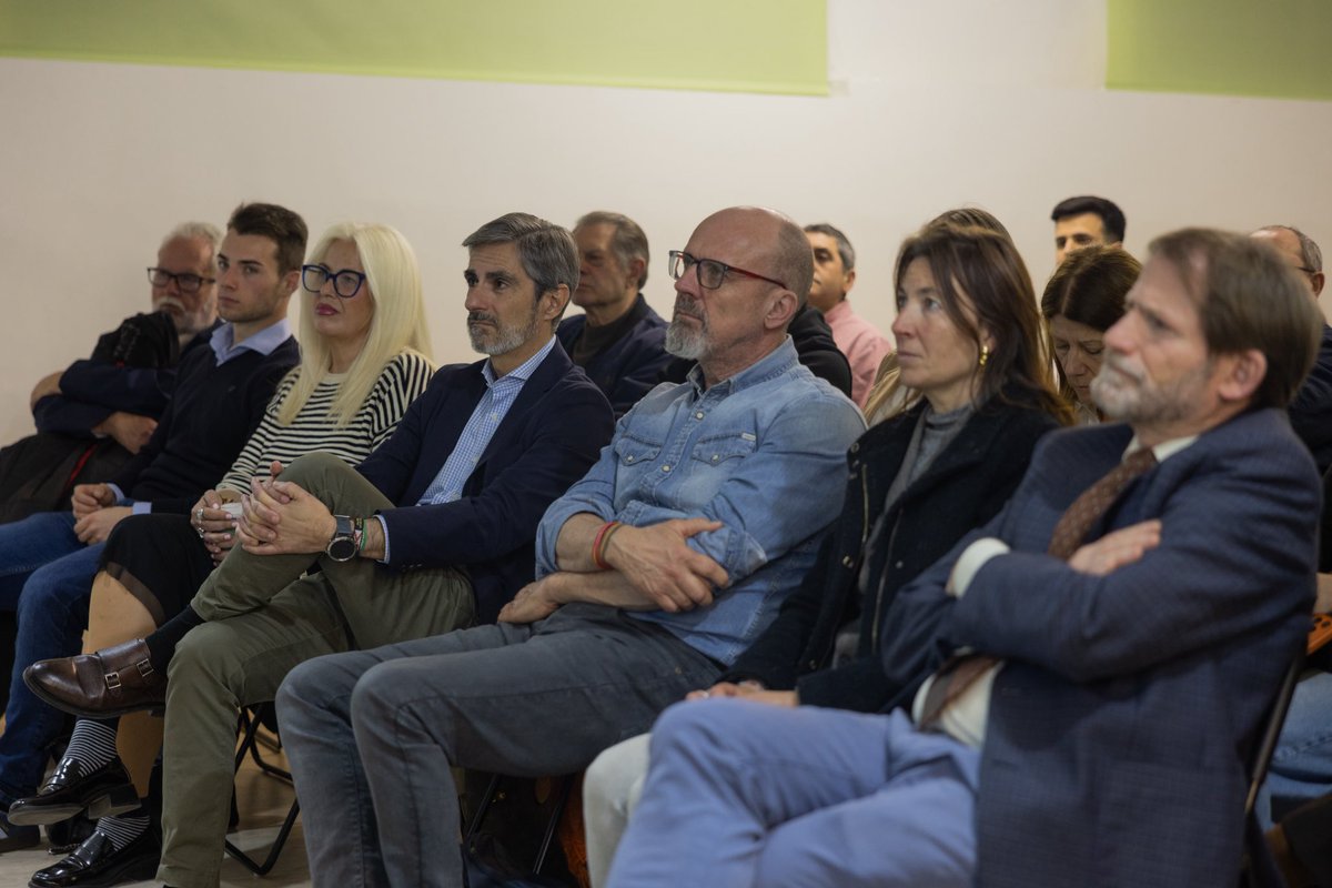 vox_barcelona's tweet photo. Éxito de la conferencia ‘La situación del alquiler en España: Problemas y Soluciones’.

Gracias a todos por la asistencia masiva. https://t.co/gAW1lLNem6