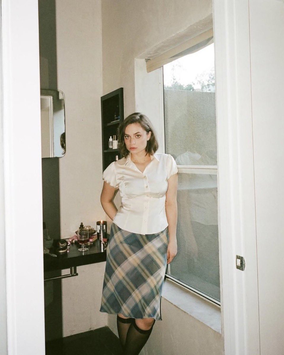 yunjin blue haired era tweet media